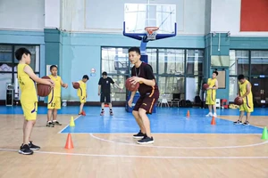如何找到专业的篮球教练进行一对一训练活动
